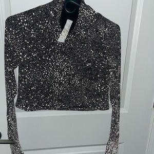 Oiselle women’s black reflective top